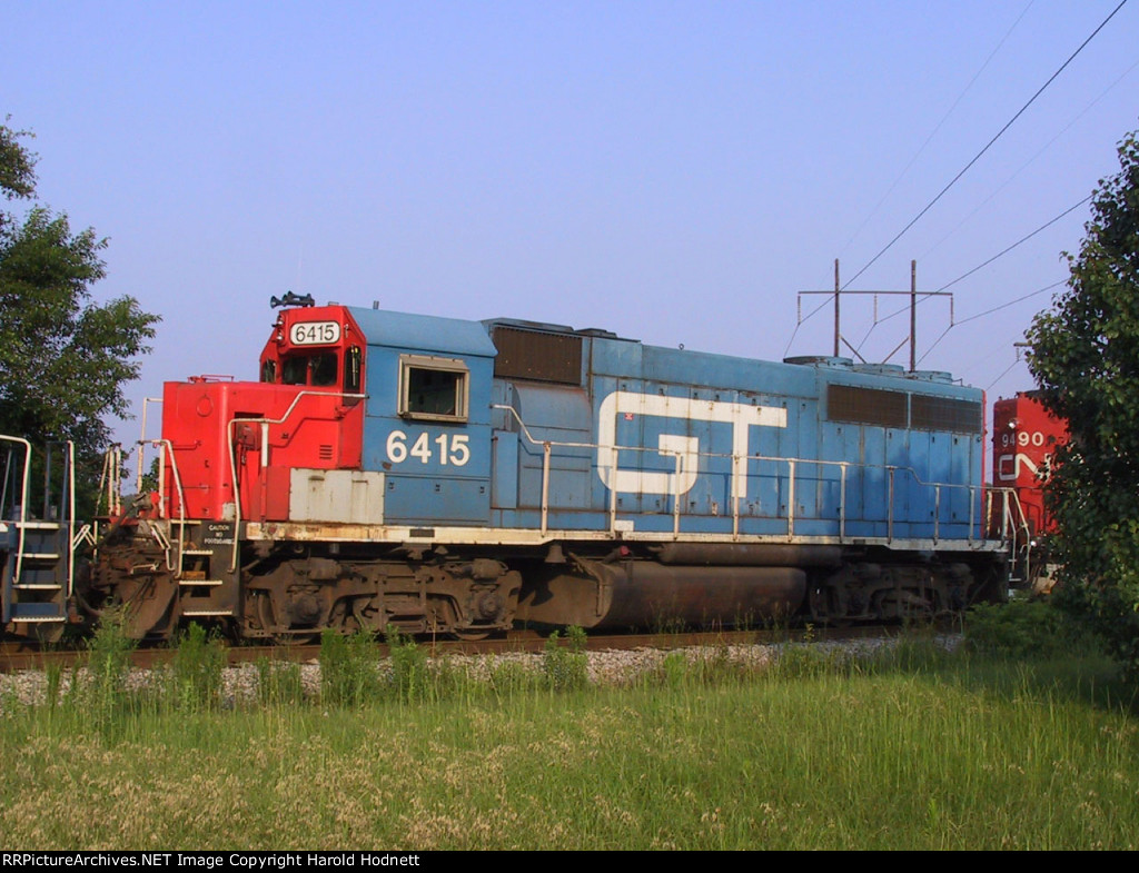 GT 6415 on a SCRF train